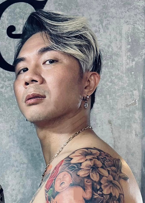Cận cảnh hình xăm mới của Khánh Đơn.