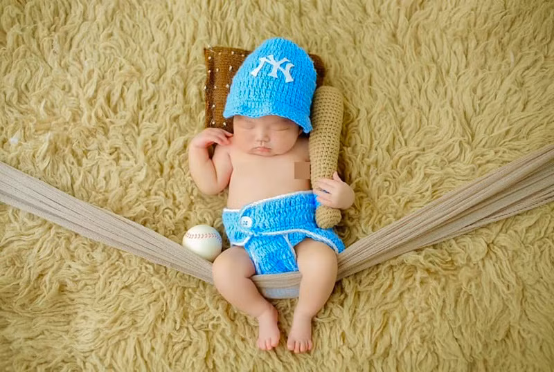 Bà xã Khánh Đơn cũng hài hước chia sẻ: "Đã hoàn tất giao đơn hàng cho Khánh Đơn đặt vào 9 tháng 10 ngày trước. Khánh Đơn vui lòng để lại đánh giá đơn hàng cho shop chúng tôi. Cảm ơn quý khách!".