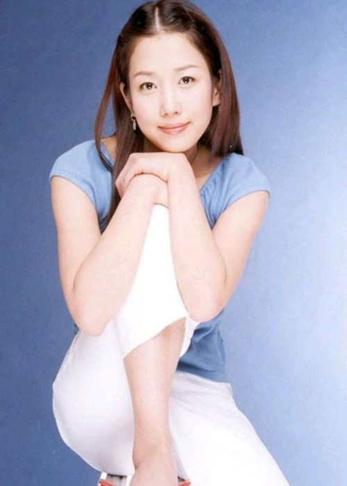 Ngày 10/2/2007, nữ diễn viên Jung Da Bin treo cổ tự sát tại nhà riêng ở tuổi 27. Sự ra đi của ngôi sao phim “Cô dâu 19 tuổi” từng khiến showbiz chấn động trong thời gian dài. Ảnh: Khám phá