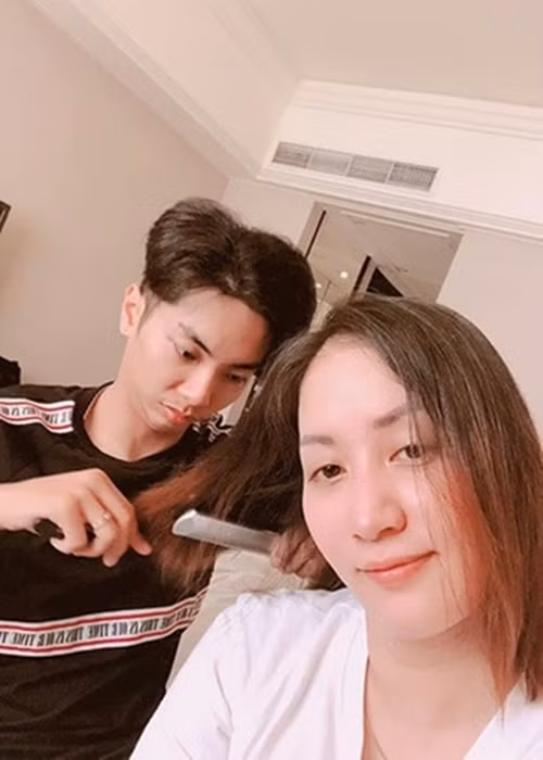 Trong cuộc phỏng vấn trên Pháp luật Việt Nam, Khánh Thi chia sẻ, cô thích nhất ở ông xã tính cách ga lăng, đẹp trai và tâm lý. Ảnh: FBNV