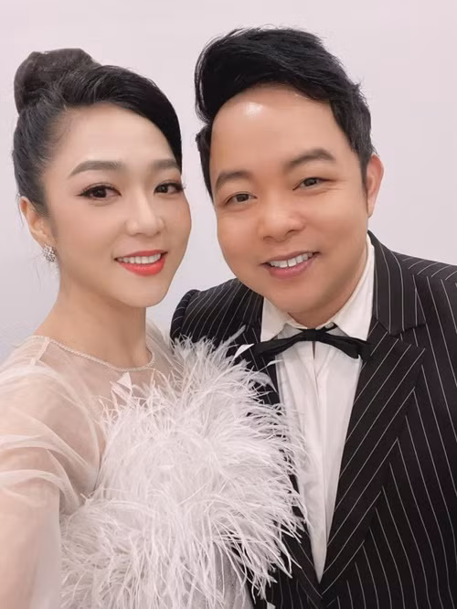 Chia sẻ về những hành động, lời nói tình cảm với Hà Thanh Xuân, Quang Lê cho biết, tất cả đều chỉ xuất hiện khi có camera, còn ngoài đời không có gì hết. Ảnh: VTC