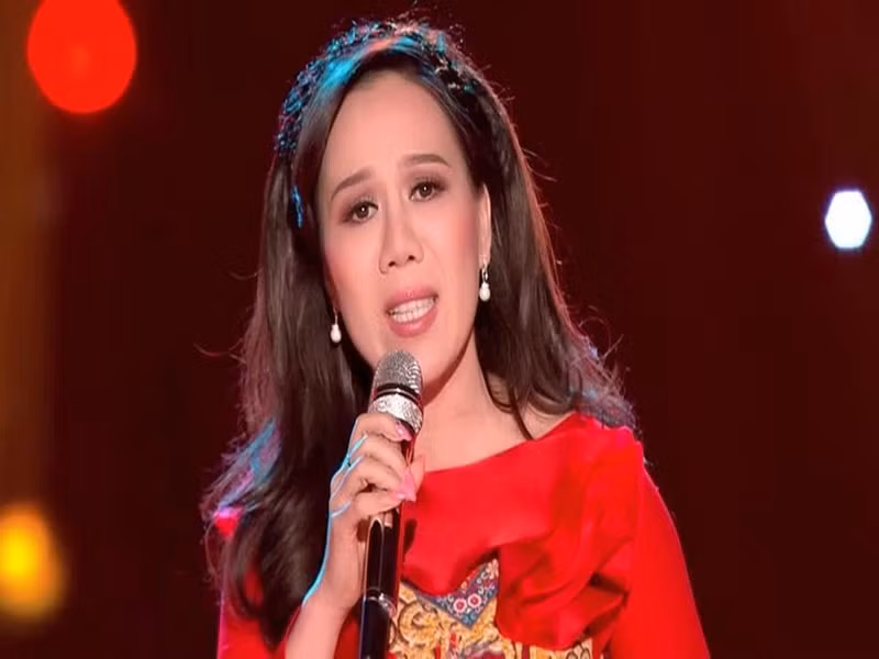 Mai Thiên Vân chia sẻ, ngày mới đi hát, cô nhút nhát, chưa trau chuốt nhiều về ngoại hình và cách diễn. Sau này, cô được Quang Lê định hướng nên ngày càng tiến bộ, hoàn thiện hình ảnh hơn. Ảnh: Pháp luật Việt Nam