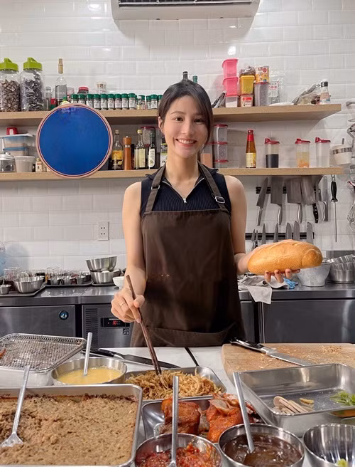 Diễm My ngày càng đảm đang. Cô chăm chỉ nấu các món Việt lẫn Âu.