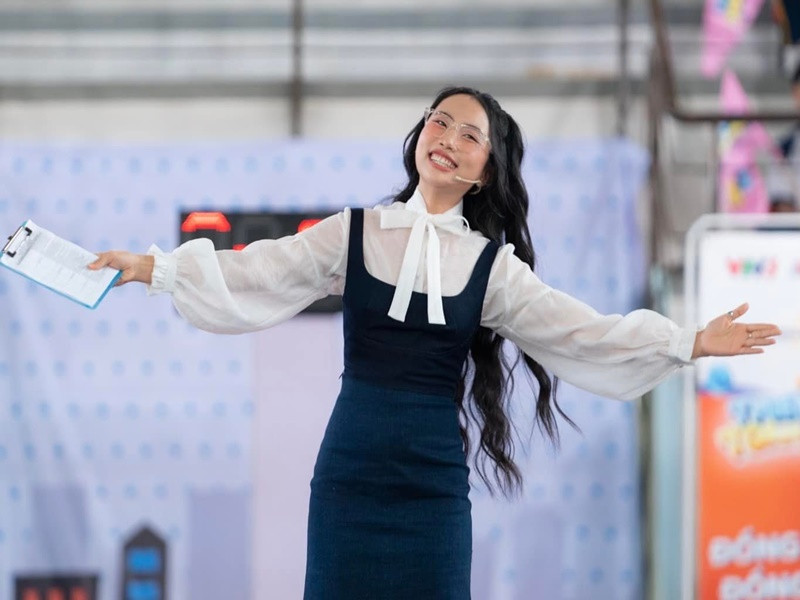 "Chi không muốn biến mình theo phong cách táo bạo hay quyến rũ. Làm cách nào để tạo dựng hình ảnh mới trong lòng công chúng thì Chi chưa tưởng tượng được", giọng ca sinh năm 2003 chia sẻ.