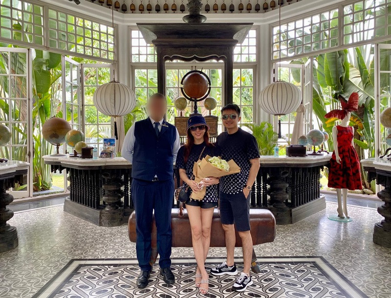 Thu Hoài còn chia sẻ trên Dân Việt, chồng hy sinh vì gia đình. "Anh muốn cuộc sống của tôi bình yên, không muốn vì anh mà rắc rối thêm. Cho nên anh chấp nhận thu nhập tương đối mà cảm thấy lo được cho vợ con khi cần. Và khi vợ con muốn đi du lịch là đi cùng nhau chứ không vướng bận. Tôi hiểu, đó là sự hy sinh rất lớn vì dù sao đó cũng là sự nghiệp của anh", bà mẹ 3 con chia sẻ. Ảnh: FBNV