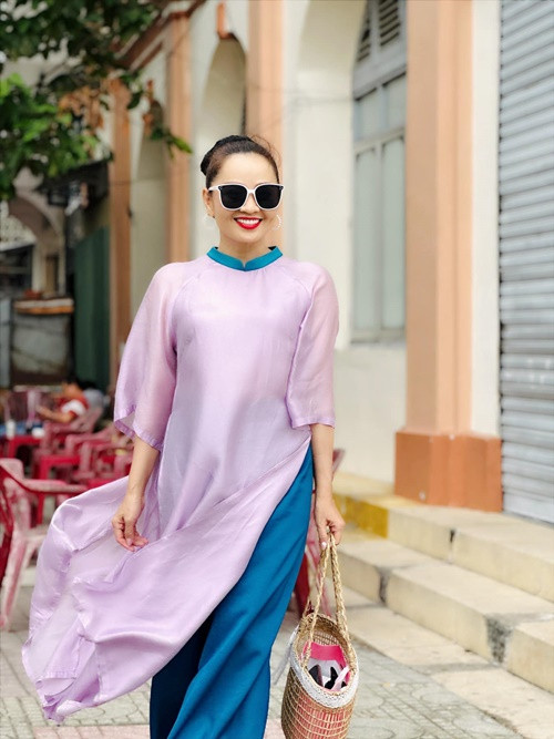 Nữ diễn viên phim “Người đẹp Tây Đô” còn làm người mẫu quảng cáo cho chính công ty của mình.