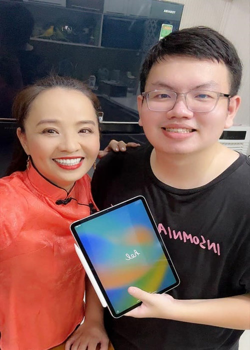 Cách đây ít ngày, nhân dịp sinh nhật con trai, Hoài An khoe quý tử đã đi làm nên tự lo cho bản thân.