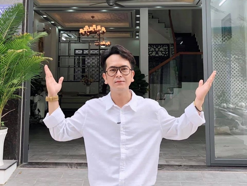 Vài năm trở lại đây, Hùng Thuận vắng bóng showbiz bởi anh tập trung phát triển nghề môi giới bất động sản. Ảnh: FBNV