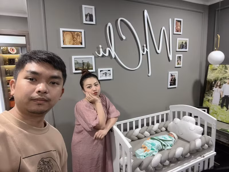 Vợ chồng MiA đón con gái đầu lòng sau 4 năm kết hôn.