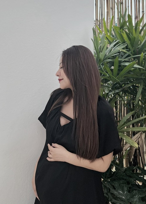 Sau khi MiA thông báo mang bầu vào tháng 3 vừa qua, một số cư dân mạng soi lại chia sẻ từng không muốn sinh con của nữ ca sĩ.