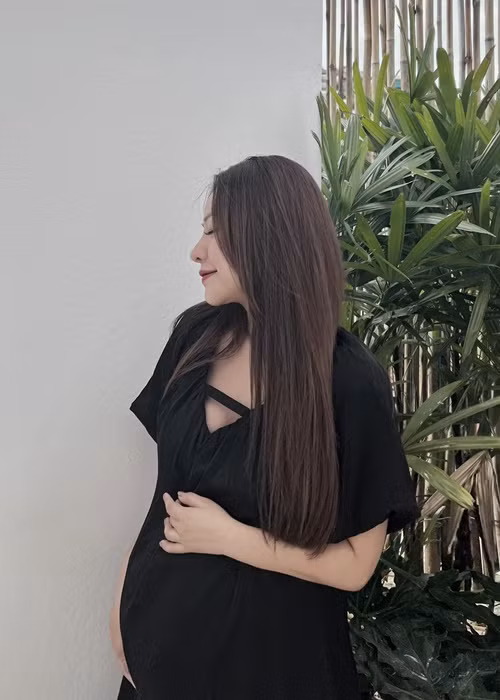 Sau khi MiA thông báo mang bầu vào tháng 3 vừa qua, một số cư dân mạng soi lại chia sẻ từng không muốn sinh con của nữ ca sĩ.