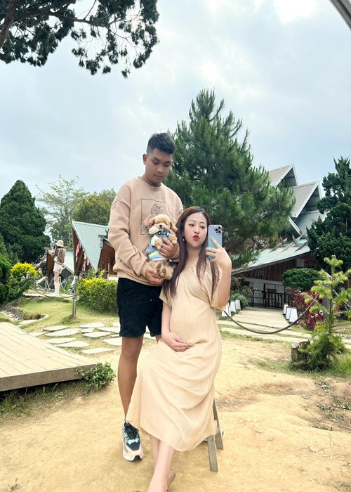 Nữ ca sĩ khoe luôn được chồng kém tuổi lo lắng, quan tâm.