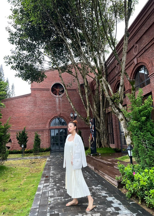 MiA tiết lộ, vợ chồng cô đã mơ cùng 1 giấc mơ. Vài ngày sau, nữ ca sĩ biết mình cấn bầu.