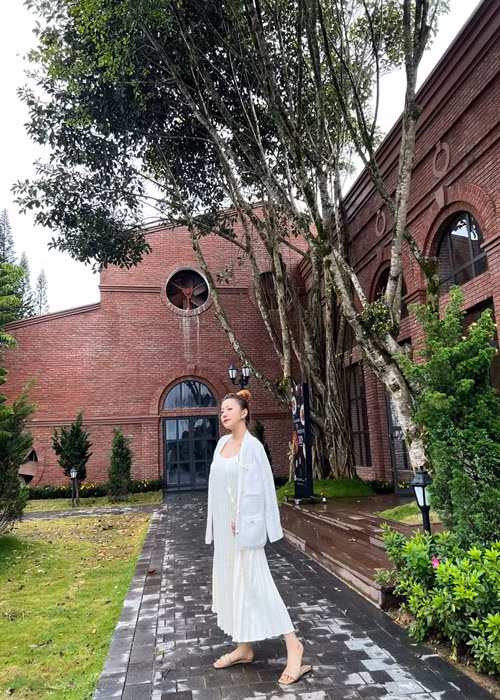 MiA tiết lộ, vợ chồng cô đã mơ cùng 1 giấc mơ. Vài ngày sau, nữ ca sĩ biết mình cấn bầu.