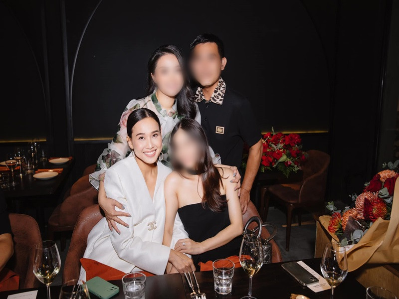 Dương Mỹ Linh vẫn rạng rỡ khi mang bầu.