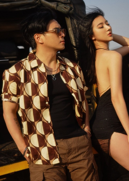 Về việc muốn có con chung sau 3 tháng hẹn hò, Hồ Quang Hiếu chia sẻ trên VTC: “Chúng tôi đã trưởng thành, chín chắn nên suy nghĩ rất kỹ trước khi quyết định điều gì. Tôi đã già rồi, phải xác định thôi, sợ sống trong cô độc lắm (cười). Việc có con trước cũng nằm trong kế hoạch của chúng tôi. Khi con lớn, chúng tôi mới kết hôn để con chứng kiến ngày hạnh phúc của bố mẹ”. Ảnh: Zing