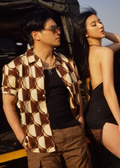 Về việc muốn có con chung sau 3 tháng hẹn hò, Hồ Quang Hiếu chia sẻ trên VTC: “Chúng tôi đã trưởng thành, chín chắn nên suy nghĩ rất kỹ trước khi quyết định điều gì. Tôi đã già rồi, phải xác định thôi, sợ sống trong cô độc lắm (cười). Việc có con trước cũng nằm trong kế hoạch của chúng tôi. Khi con lớn, chúng tôi mới kết hôn để con chứng kiến ngày hạnh phúc của bố mẹ”. Ảnh: Zing