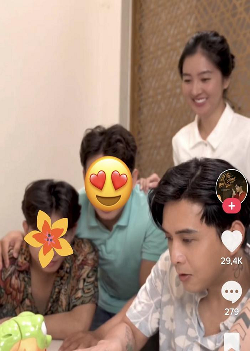 Tuệ Như và Hồ Quang Hiếu ngày càng dính như sam. Ảnh: Saostar