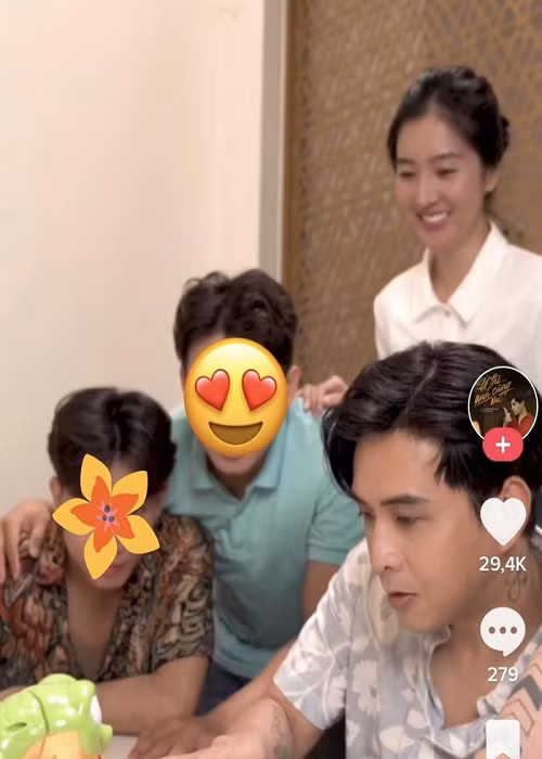 Tuệ Như và Hồ Quang Hiếu ngày càng dính như sam. Ảnh: Saostar