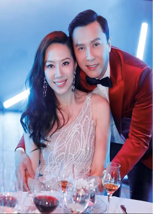 Bà xã của Chung Tử Đơn - Uông Thi Thi là con gái của “vua đá quý, kim cương” ở Canada. Ảnh: Dân Trí