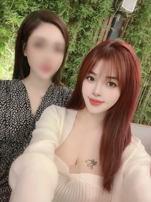 Lâm Diễm Quỳnh ưa tiên váy áo bó sát, cúp ngực khoe hình thể gợi cảm.