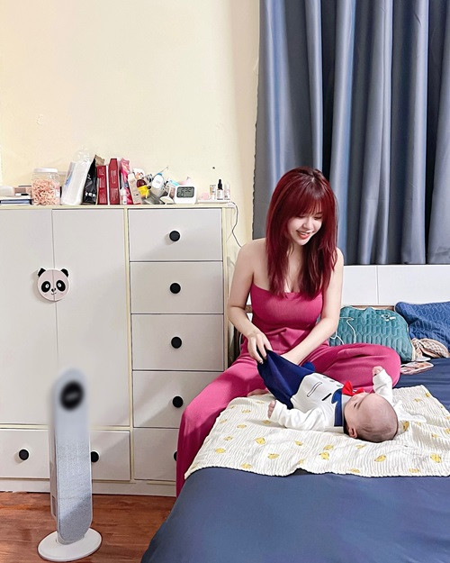 "Em cứ yên tâm về dáng, còn lại cứ để anh lo. Mà có không về thì anh vẫn yêu, chỉ là nếu về thì anh thích ngắm hơn một tí xíu xiu thôi", nam diễn viên phim "Phố trong làng" nhắn nhủ người bạn đời.