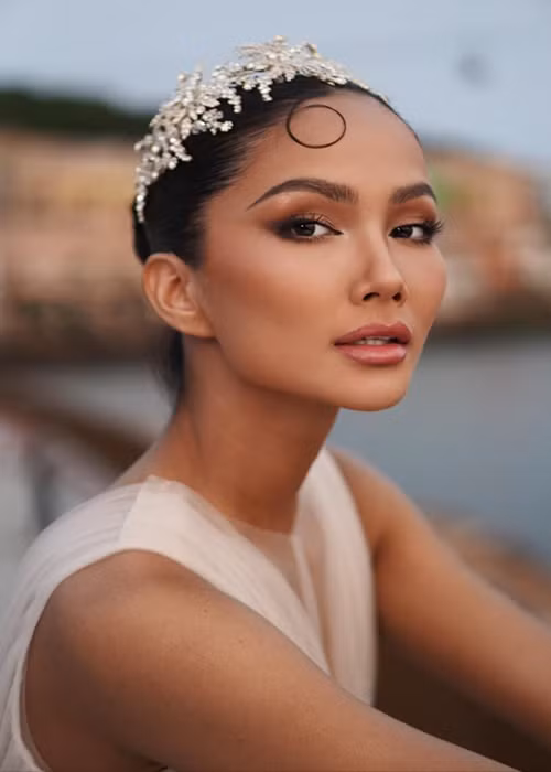 Người đẹp từng vài lần vướng nghi vấn tan hợp. Nàng hậu thú nhận, cô từng chia tay người yêu khoảng 2-3 tháng. Ảnh: FBNV