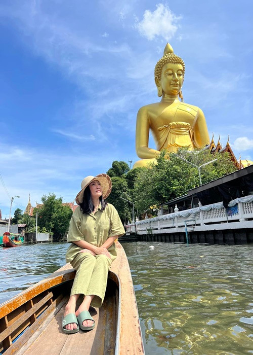 Hồng Đào thường xuyên đi du lịch cùng người thân, bạn bè. Ảnh: FBNV