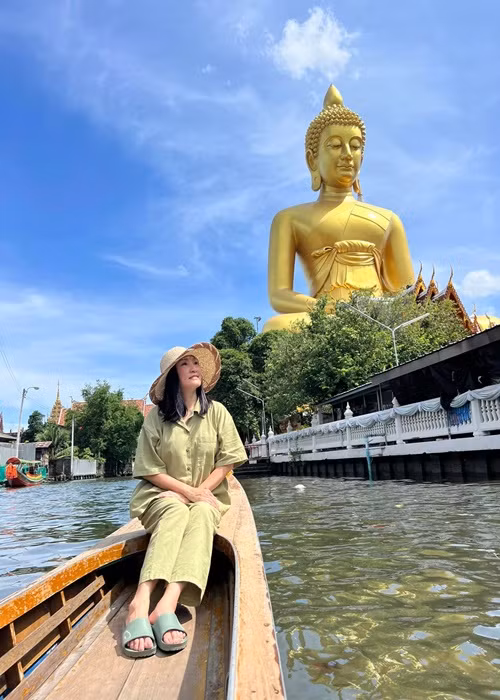 Hồng Đào thường xuyên đi du lịch cùng người thân, bạn bè. Ảnh: FBNV