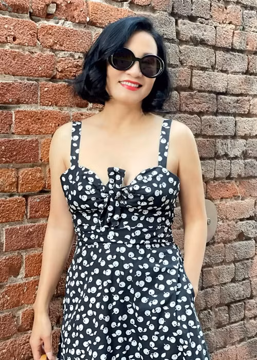 Nhiều bạn bè, đồng nghiệp khen nhan sắc Hồng Đào ngày càng trẻ trung, gợi cảm. Ảnh: FBNV