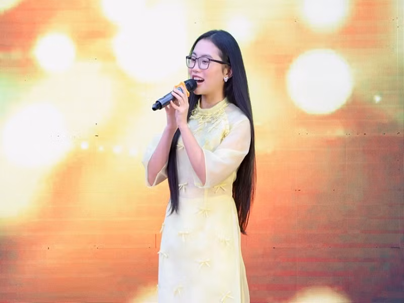 "Chị Bảy" đang bảo lưu chương trình đại học để tập trung hoạt động nghệ thuật. Ảnh: FBNV