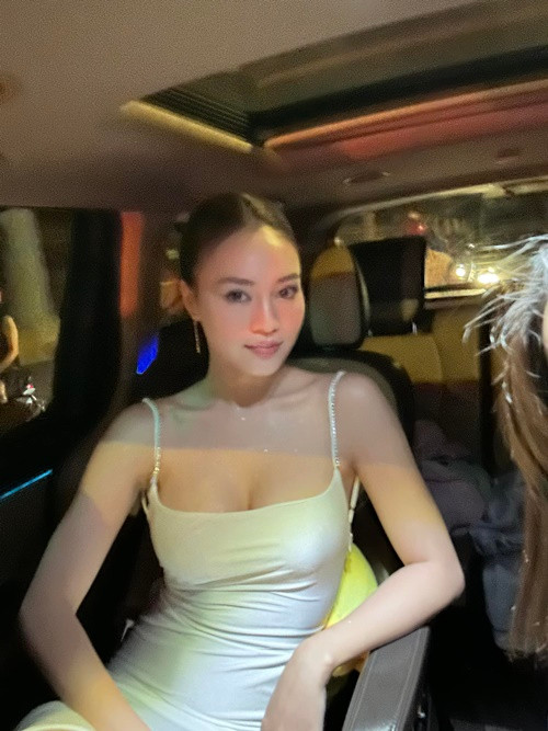 Đắt show đóng phim, quảng cáo, kinh doanh, Lan Ngọc có cuộc sống sang chảnh. Cô tậu xe, mua nhà, nhẫn kim cương, trang phục hàng hiệu. Ảnh: FBNV