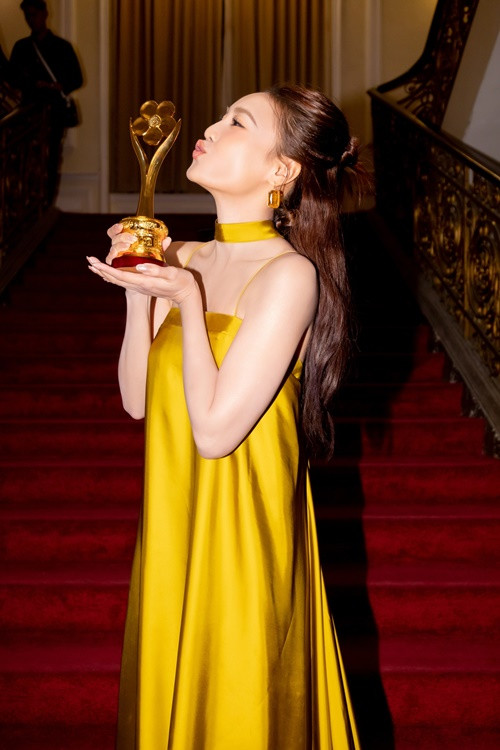 Lan Ngọc đoạt nhiều giải thưởng như: Nữ diễn viên được yêu thích nhất tại Mai Vàng 2011, Nữ diễn viên chính xuất sắc tại Liên hoan phim quốc gia 2011, Nữ chính phim truyện nhựa tại Cánh diều vàng 2010, Nữ diễn viên chính xuất sắc tại Cánh diều vàng 2015, Nữ diễn viên được yêu thích nhất và giải Nghệ sĩ của năm tại Mai Vàng 2019, Nữ diễn viên điện ảnh được yêu thích nhất tại Mai Vàng 2022. Ảnh: FBNV