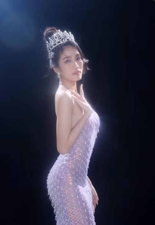 Chân dài sinh năm 1998 có đời tư gần như sạch scandal.