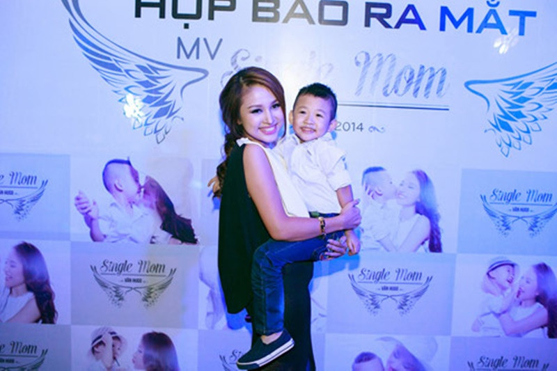 Năm 2014, Vân Hugo thử sức ca hát khi tung MV Single mom. Ảnh: Khám phá