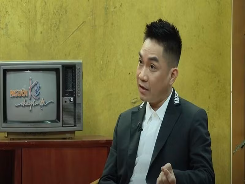 Ca si Pham Khanh Hung phu nhan tung di tu, qua khu the nao?