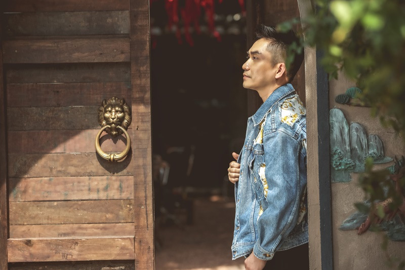 Năm 2012, Phạm Khánh Hưng bán hết mọi thứ ở Mỹ để về Việt Nam hoạt động nghệ thuật. Tuy nhiên, sản phẩm âm nhạc của anh không còn được khán giả đón nhận. Sau thất bại này, Phạm Khánh Hưng trở lại Mỹ. Ảnh: Phụ nữ TP HCM