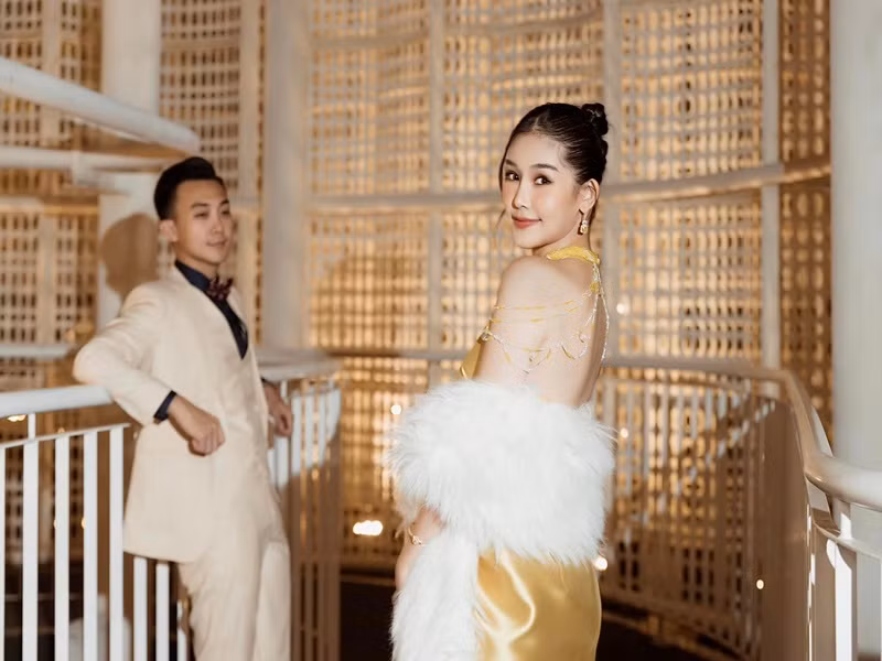 Ngân Anh vừa làm MC, vừa giảng dạy tại một trường đại học.