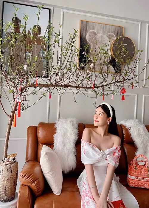 Cô còn đảm nhận vai trò giám đốc chương trình Quản trị Sự kiện - Kinh tế Thể thao tại Đại học Hoa Sen.