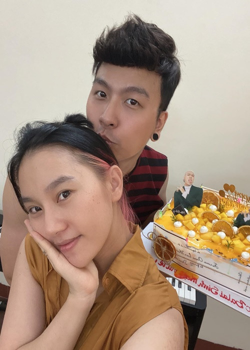 Khi lấn sân ca hát, Phạm Lịch được chồng ủng hộ hết lòng.