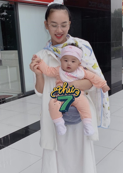 Con gái của mỹ nhân làng nhảy ngày càng xinh xắn.