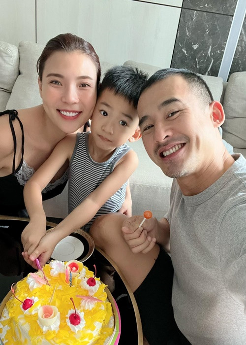 Con trai đầu lòng của Thúy Diễm và Lương Thế Thành đã được 5 tuổi.