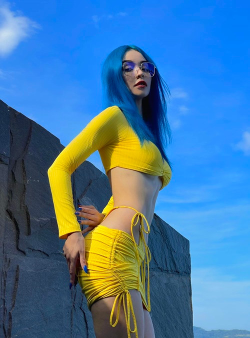 MLee sinh năm 1994, tên thật là Quách Maily Tapiau. Mẹ của cô là người Việt còn bố của cô là người Pháp. Cả hai gặp nhau khi mẹ của MLee sang Mỹ làm việc, tình cờ gặp ba của MLee cũng có chuyến công tác ở xứ cờ hoa.