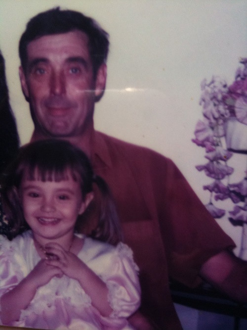 Sau khi kết hôn, bố mẹ MLee sang Canada sinh sống trước khi về Việt Nam. MLee từng sống và học tập ở Canada gần 2 năm cùng với bố.