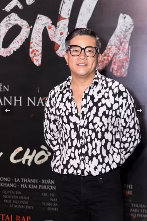 Trong cuộc phỏng vấn với Arttimes, Hoàng Mèo cho biết, anh rất vui, hãnh diện về các học trò. “Sau này về già, không đi diễn, tôi vẫn được mọi người nhắc đến là người thầy mát tay. Tiến Luật giờ cát-sê cao ngất ngưởng. Tôi là anh trai, anh thầy. Vào ngày 20/11, Tiến Luật nhắn tin cho tôi đầu tiên: "Anh thầy ngày nhà giáo vui vẻ nha anh thầy", Hoàng Mèo chia sẻ. Ảnh: FBNV