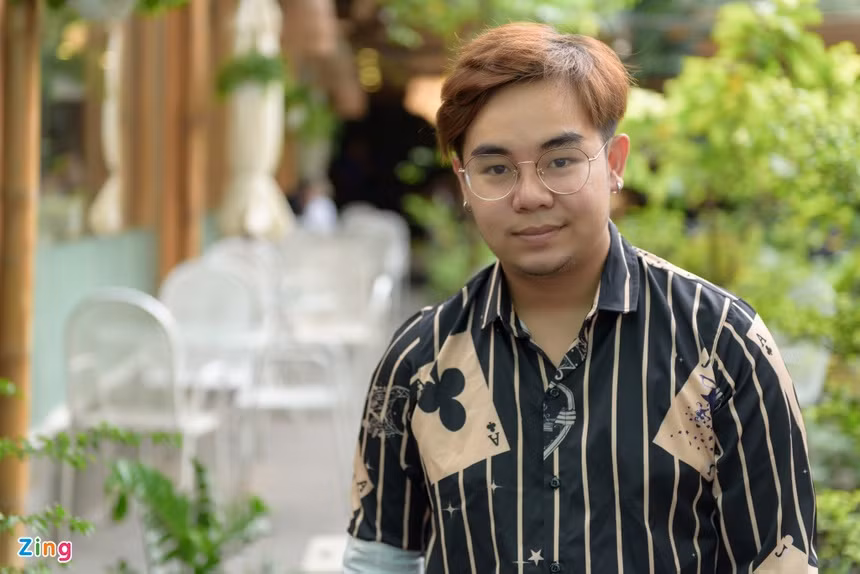 Năm 2018, có lẽ là thời gian khủng khiếp nhất với Nguyễn Huy khi gia đình phá sản, chị ruột qua đời, bản thân bị đứt dây chằng, công việc không thuận lợi. May mắn, sau 2 năm, anh đã trả hết nợ. Ảnh: Zing