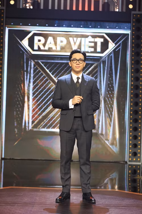 Đại diện ê-kíp sản xuất 2 gameshow Rap Việt và Người ấy là ai cũng có động thái tương tự về tin đồn Trấn Thành không tham gia. Ảnh: Dân Việt