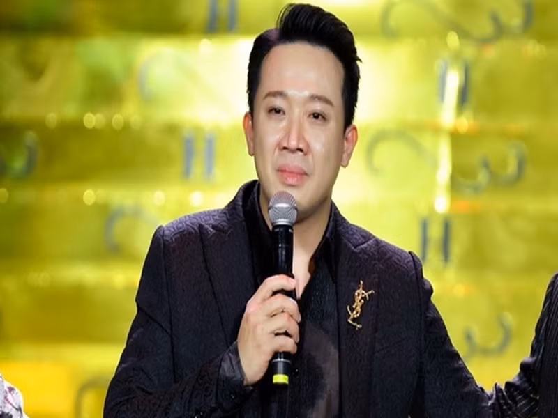 Trước khi bị nghi rút khỏi gameshow, Trấn Thành vướng ồn ào “chen ngang, bao rạp chiếu phim”, phát ngôn “đời nghệ sĩ khó nuốt”. Ảnh: Zing