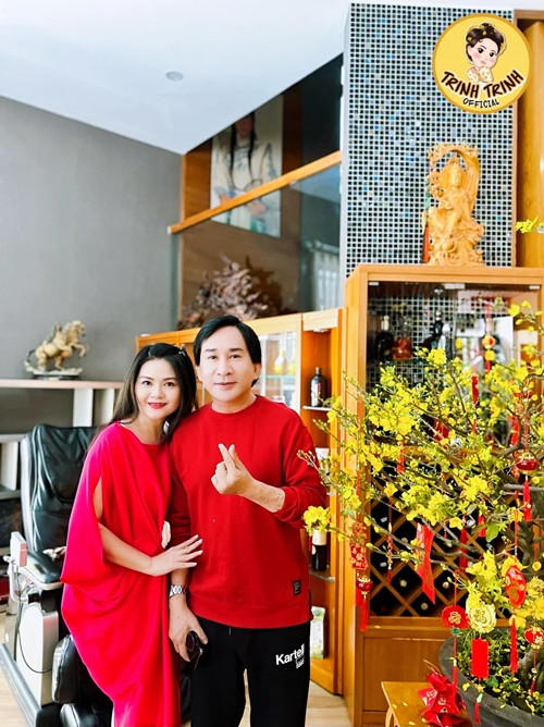 Cặp đôi sống hòa hợp. Kim Tử Long từng chia sẻ, 11 năm sống chung, cả hai cãi nhau chỉ 2 lần.