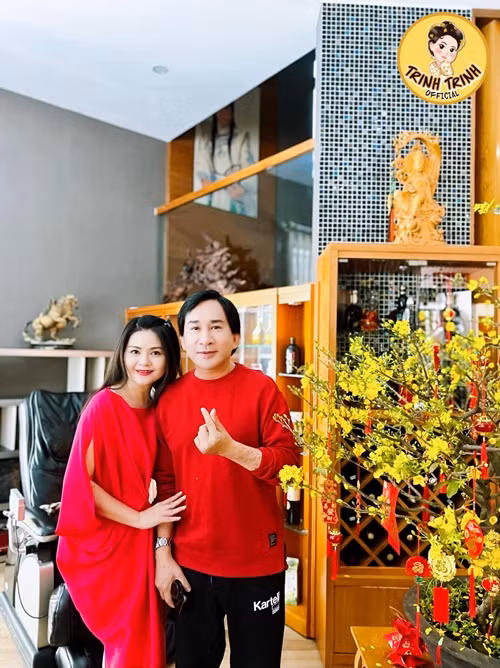 Cặp đôi sống hòa hợp. Kim Tử Long từng chia sẻ, 11 năm sống chung, cả hai cãi nhau chỉ 2 lần.